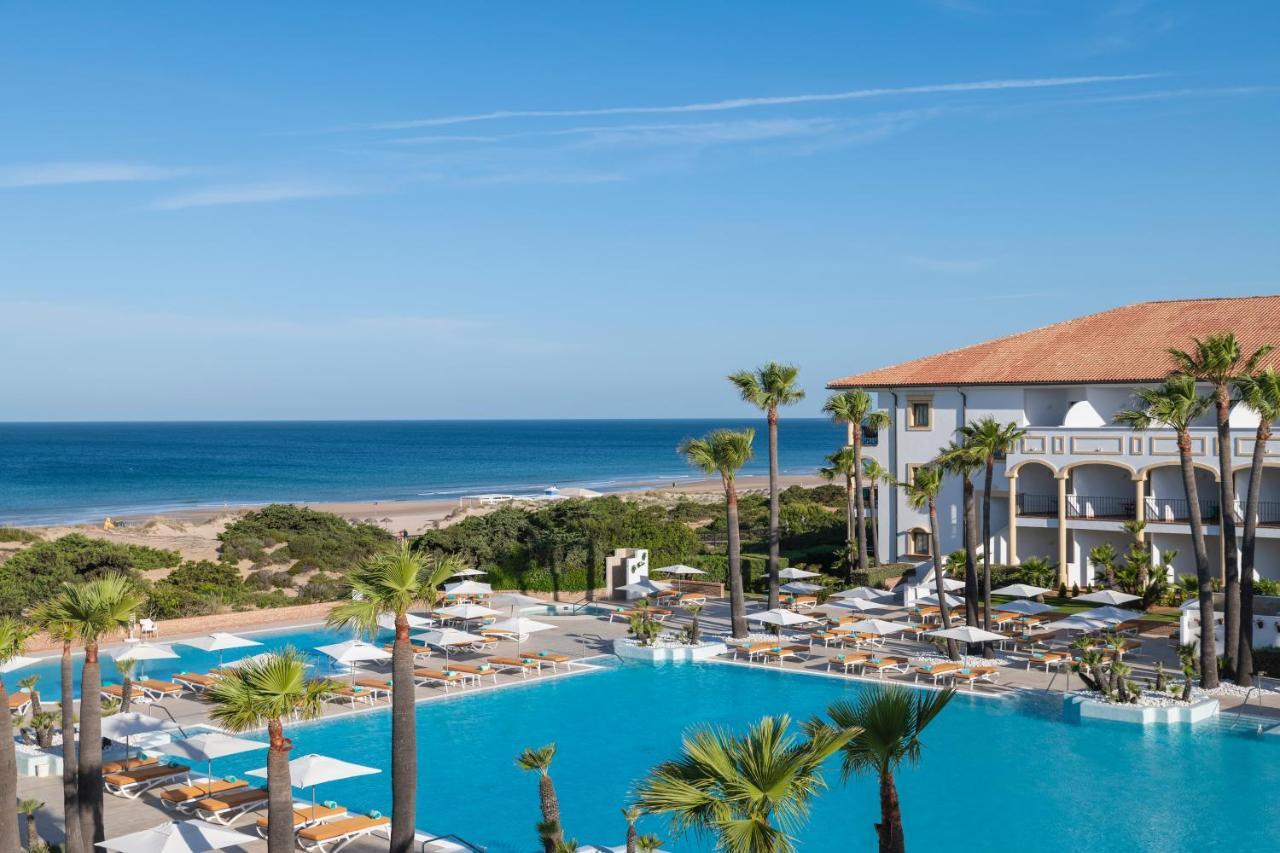 Iberostar Selection Andalucia Playa Hotel Chiclana de la Frontera Ngoại thất bức ảnh The resort's main pool