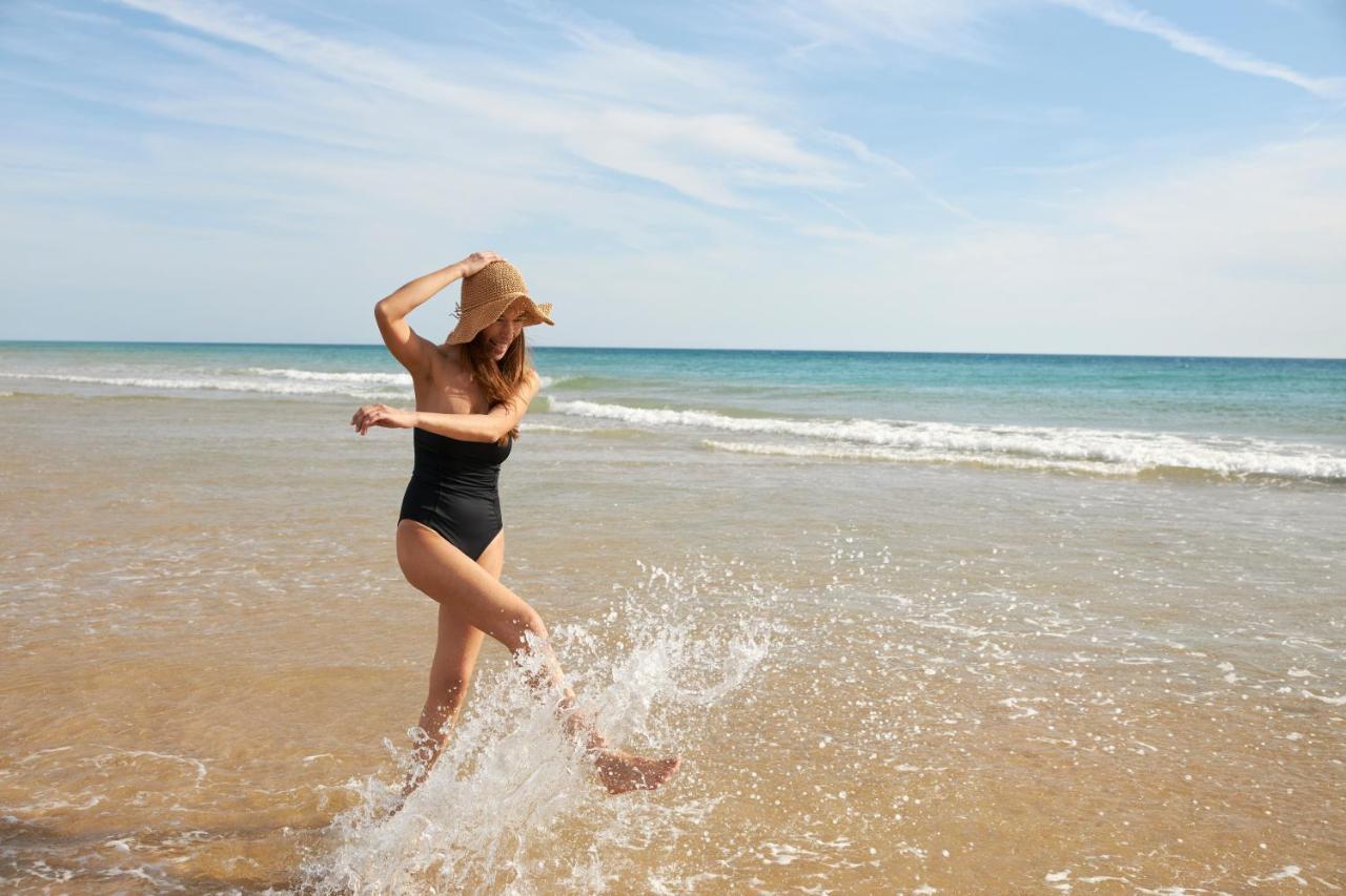 Iberostar Selection Andalucia Playa Hotel Chiclana de la Frontera Ngoại thất bức ảnh A woman wearing a one-piece swimsuit