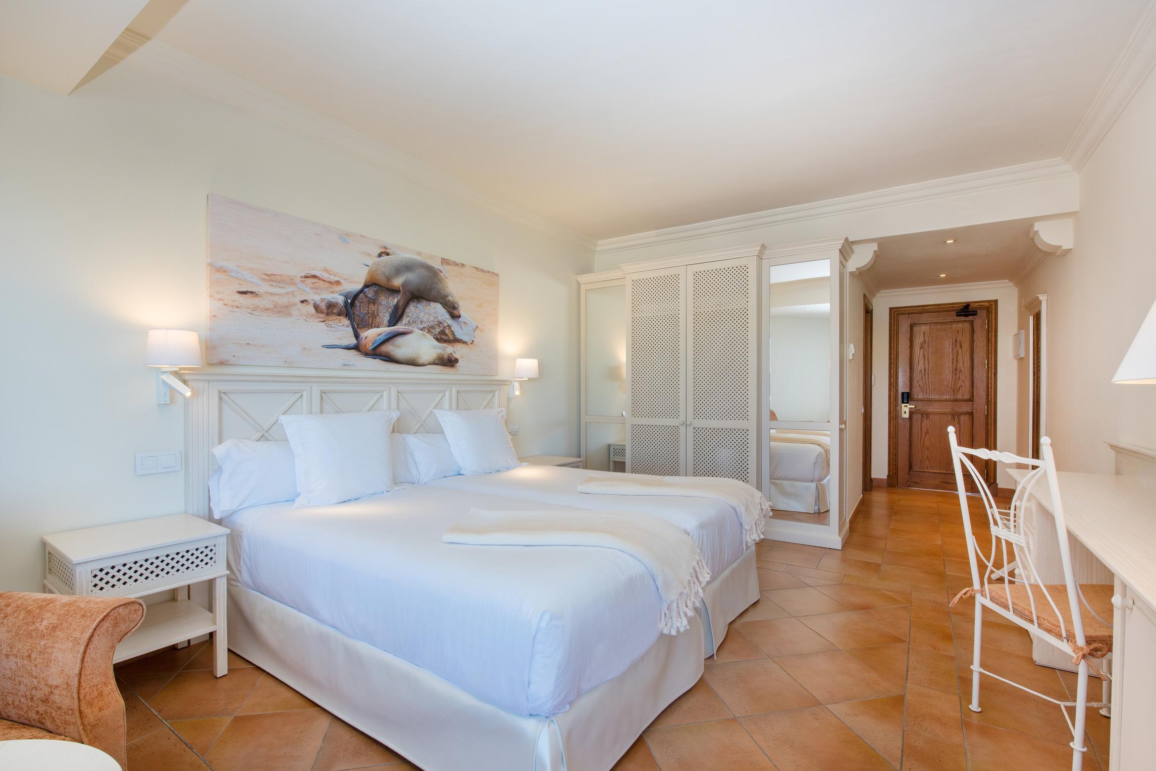 Iberostar Selection Andalucia Playa Hotel Chiclana de la Frontera Ngoại thất bức ảnh A room at the hotel