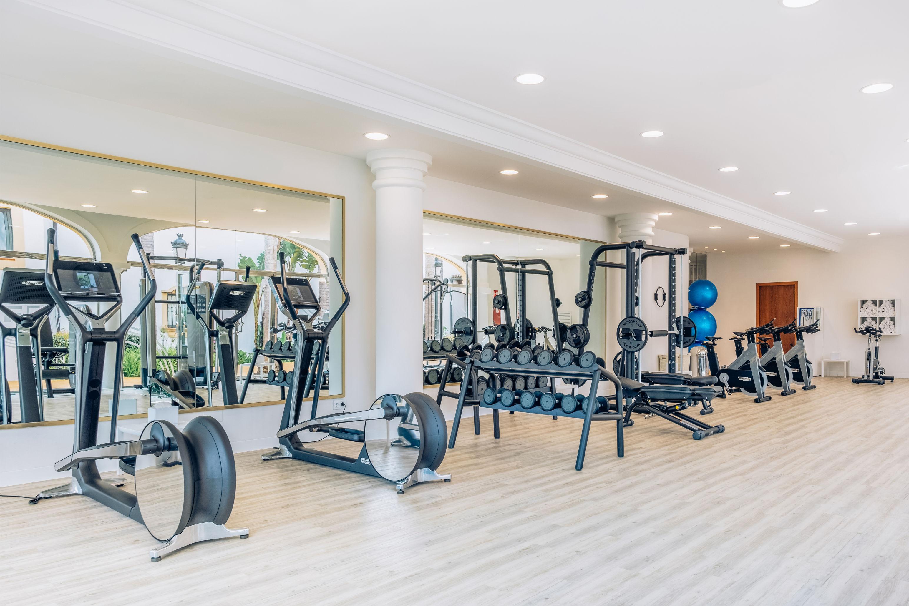 Iberostar Selection Andalucia Playa Hotel Chiclana de la Frontera Ngoại thất bức ảnh The gym at the hotel