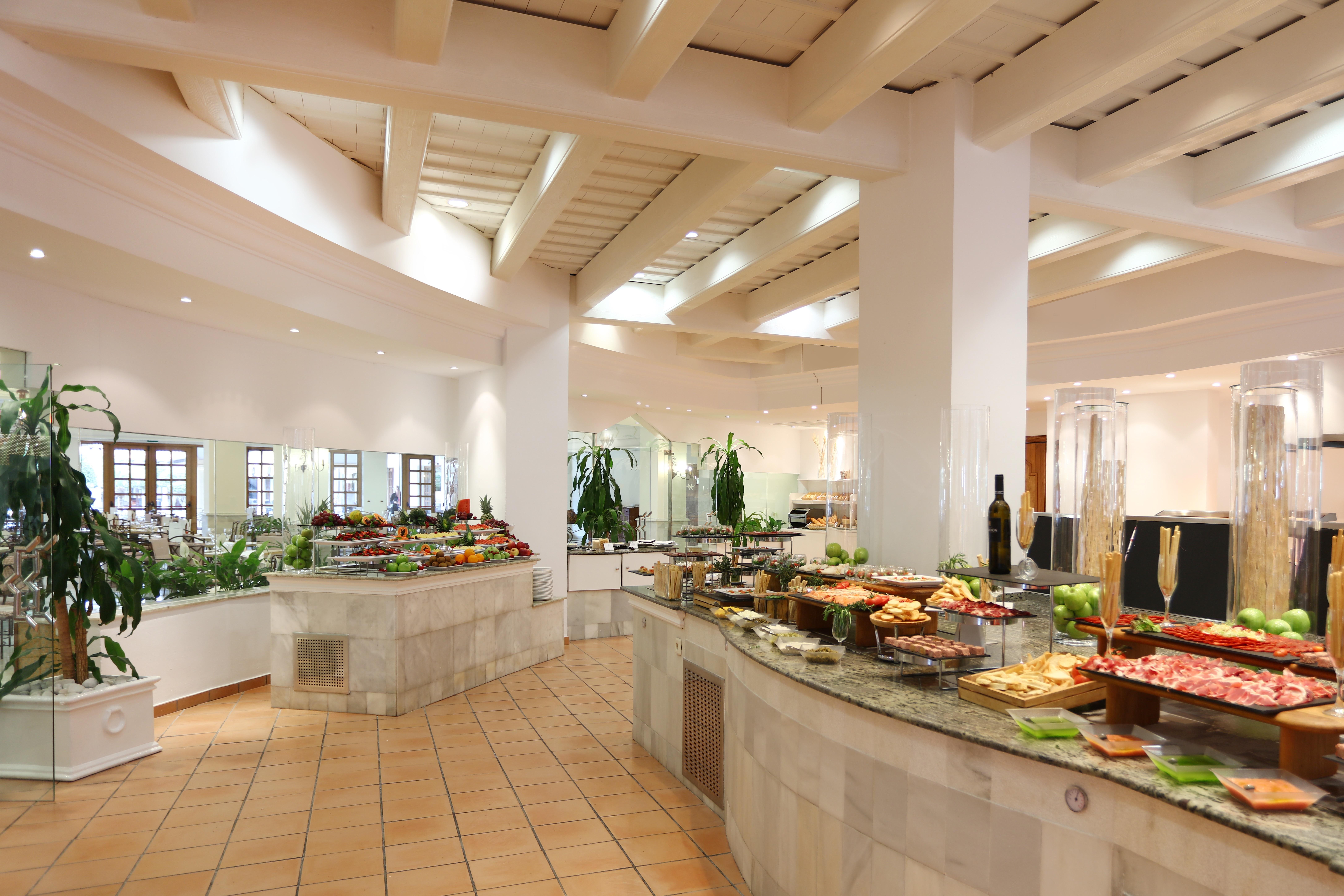 Iberostar Selection Andalucia Playa Hotel Chiclana de la Frontera Ngoại thất bức ảnh The buffet at the hotel
