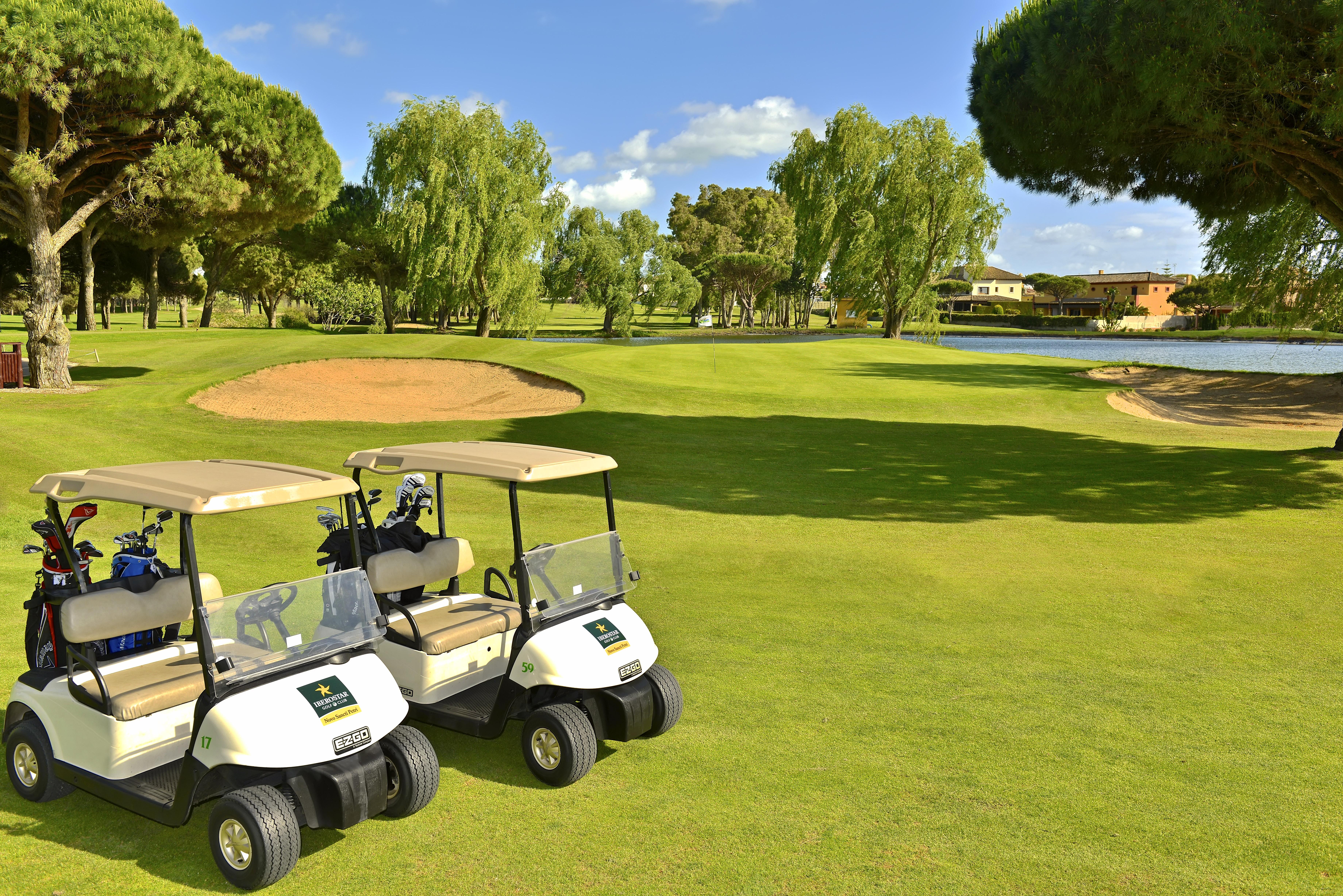 Iberostar Selection Andalucia Playa Hotel Chiclana de la Frontera Ngoại thất bức ảnh Golf carts at the 18th green of the Old Course