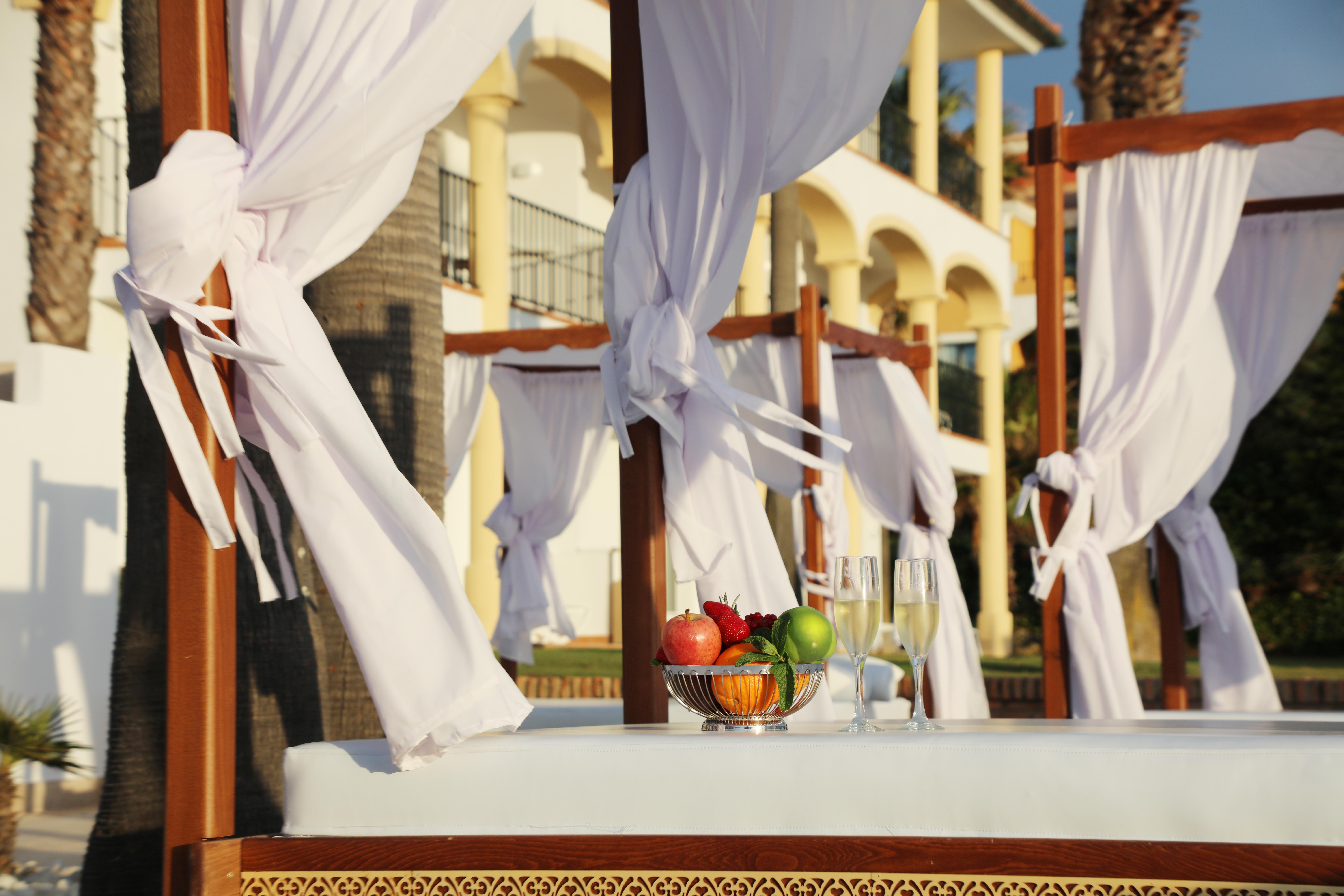 Iberostar Selection Andalucia Playa Hotel Chiclana de la Frontera Ngoại thất bức ảnh A canopy bed