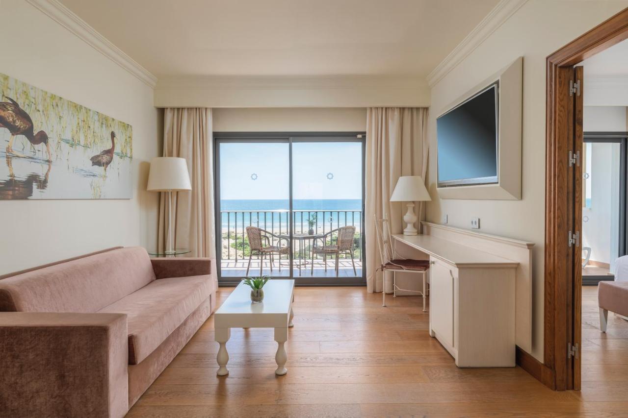 Iberostar Selection Andalucia Playa Hotel Chiclana de la Frontera Ngoại thất bức ảnh A suite at the hotel