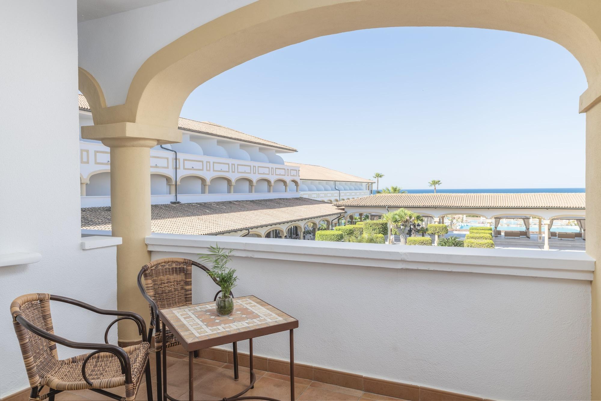 Iberostar Selection Andalucia Playa Hotel Chiclana de la Frontera Ngoại thất bức ảnh Balcony of a room at the hotel