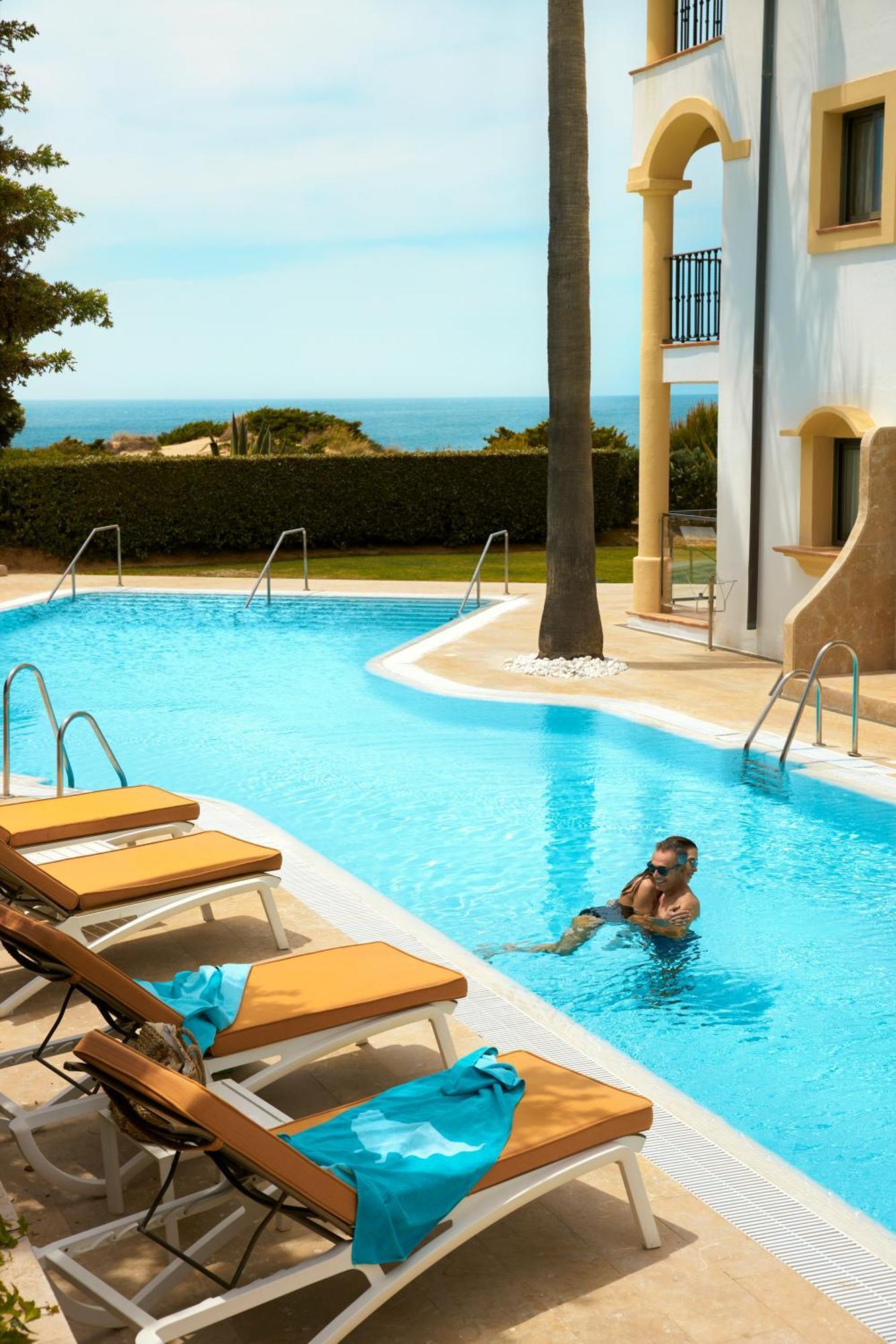 Iberostar Selection Andalucia Playa Hotel Chiclana de la Frontera Ngoại thất bức ảnh A swimming pool