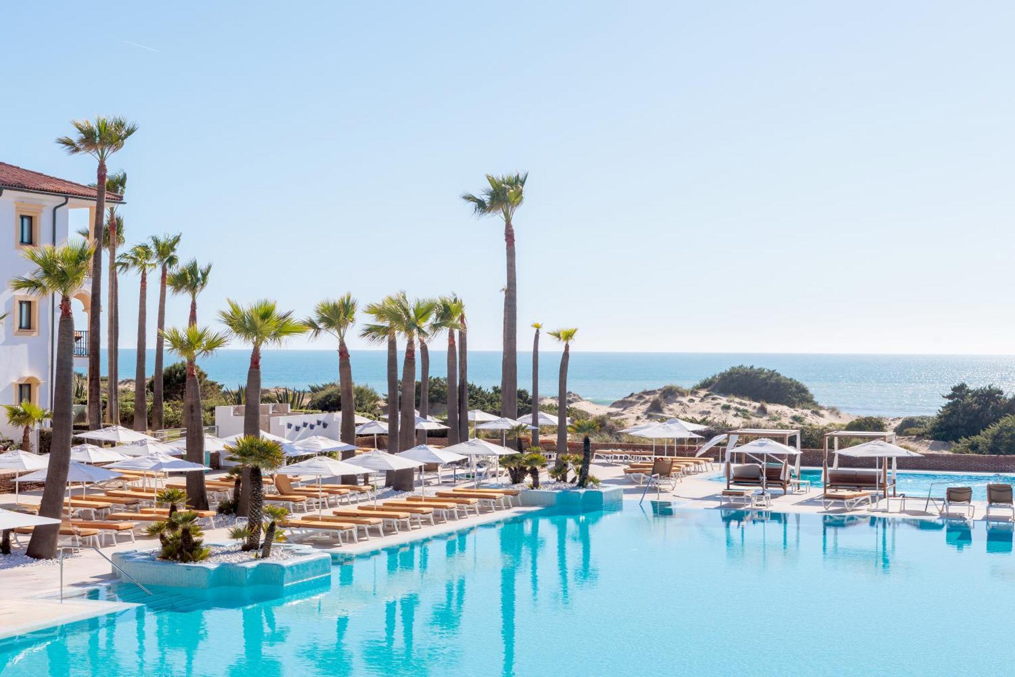 Iberostar Selection Andalucia Playa Hotel Chiclana de la Frontera Ngoại thất bức ảnh The resort's main pool