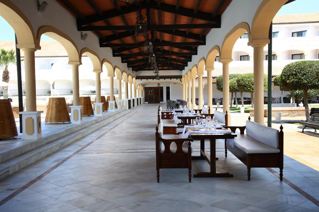 Iberostar Selection Andalucia Playa Hotel Chiclana de la Frontera Ngoại thất bức ảnh The restaurant at the hotel