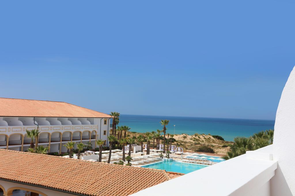 Iberostar Selection Andalucia Playa Hotel Chiclana de la Frontera Ngoại thất bức ảnh View of the sea from the hotel